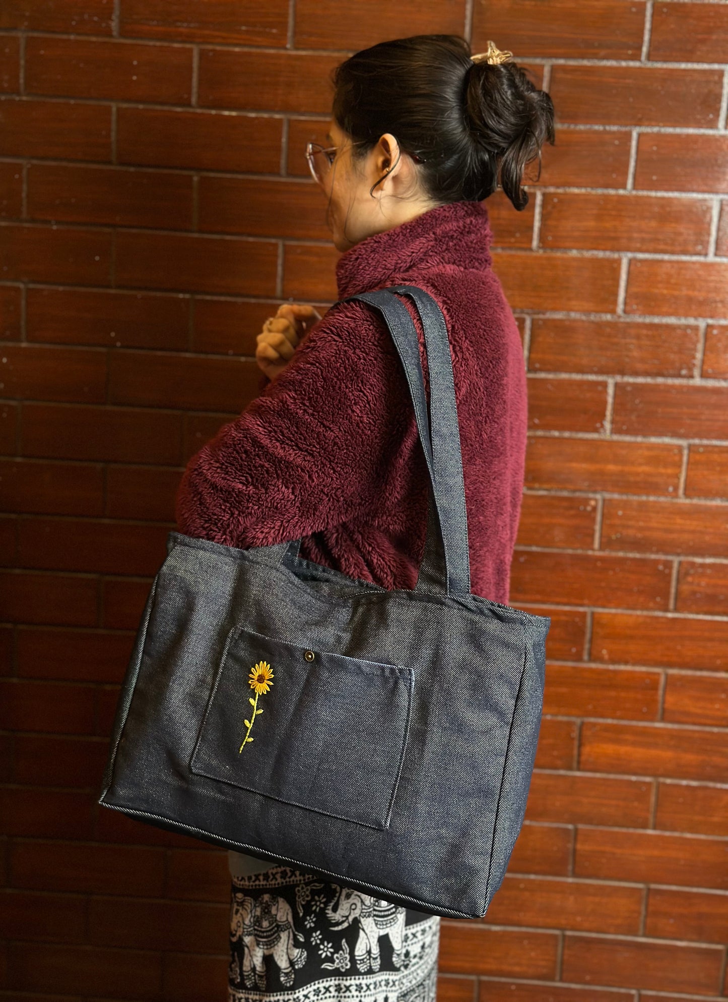 Floral Pocket (Dark Blue)